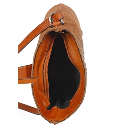 Bledě hnědá kožená crossbody kabelka s výrazným kroko vzorem KM031brown GROSSO BAG