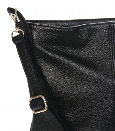 Black simple leather bag with GROSSO logo GSKK0015black