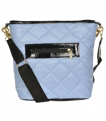 Light blue textile larger crossbody handbag with quilting and gold chain Grosso 11te56pearl