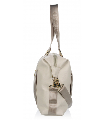 Fekete elegáns kézitáska V-mintával