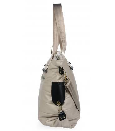 Fekete elegáns kézitáska V-mintával