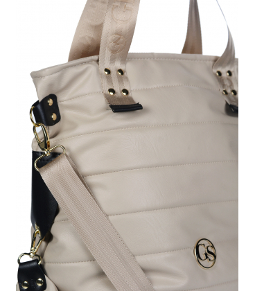 Černá elegantní kabelka s V-vzorem