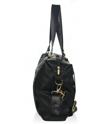 Černá elegantní kabelka s V-vzorem