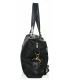 Čierna elegantná kabelka s V-vzorom