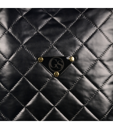 Fekete elegáns kézitáska V-mintával